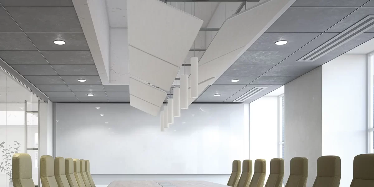 Solución de aislamiento acústico oficinas con paneles decorativos que mejoran la estética y reducen el ruido en espacios laborales.